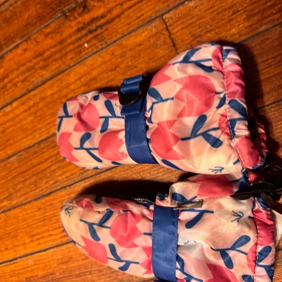 Jan and jul thumbless mittens - Picture 2 of 4